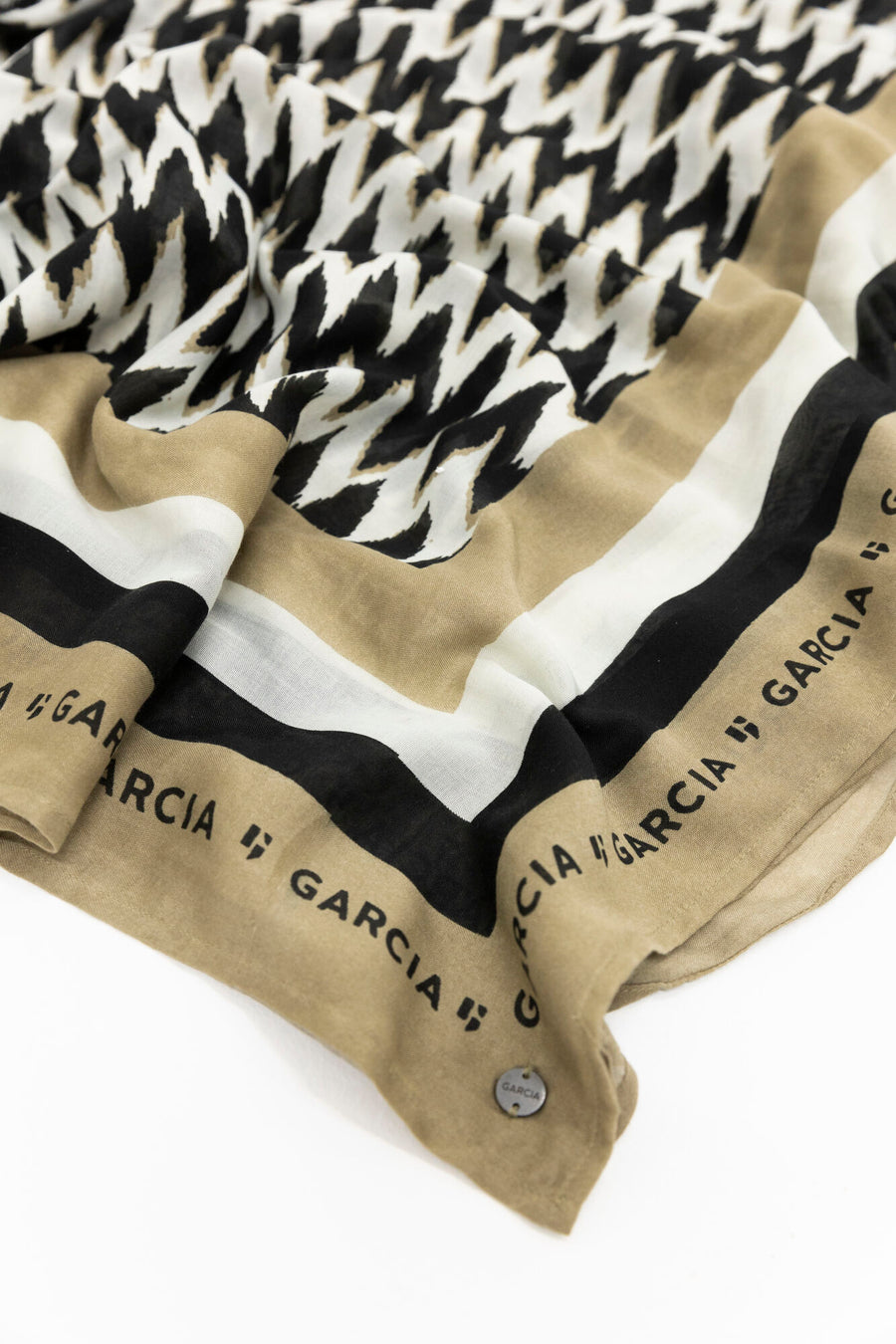 Garcia Scarf with Printed Pattern - Black